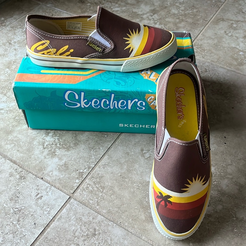 Skechers Cali Brown Orange Red Sunset Palm Tree Slip-On Sneakers Size 5.5